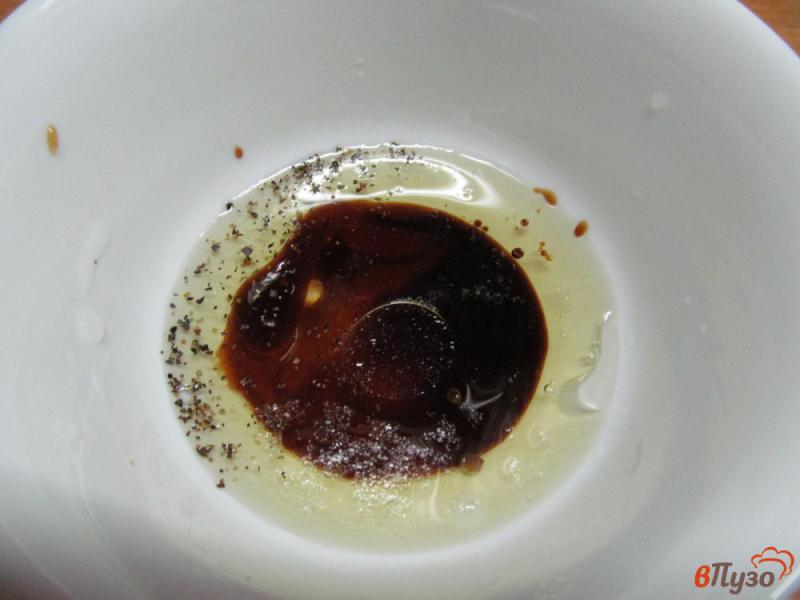 Фото приготовление рецепта: Салат из пекинской капусты с грибами и фасолью шаг №4