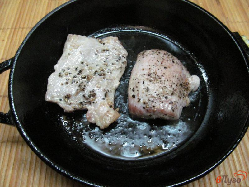 Фото приготовление рецепта: Отбивные из свинины с соусом шаг №2
