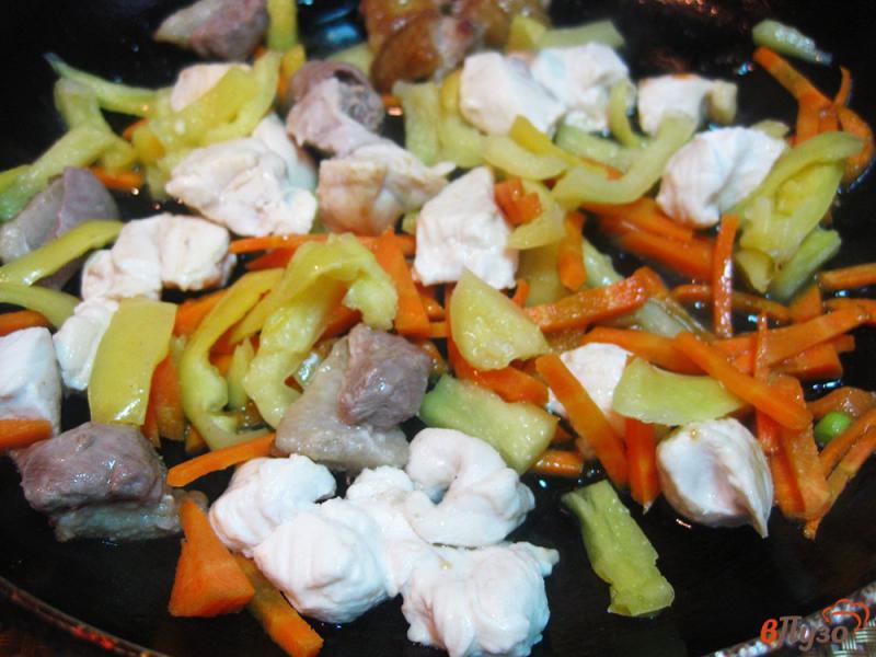 Фото приготовление рецепта: Мясо в томатном соусе с овощами шаг №5
