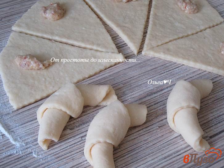 Фото приготовление рецепта: Творожные рогалики с творожно-ореховой начинкой шаг №5