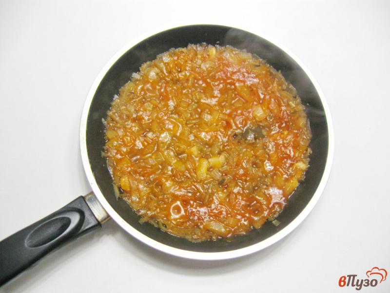 Фото приготовление рецепта: Солянка мясная с капустой и грибами шаг №3