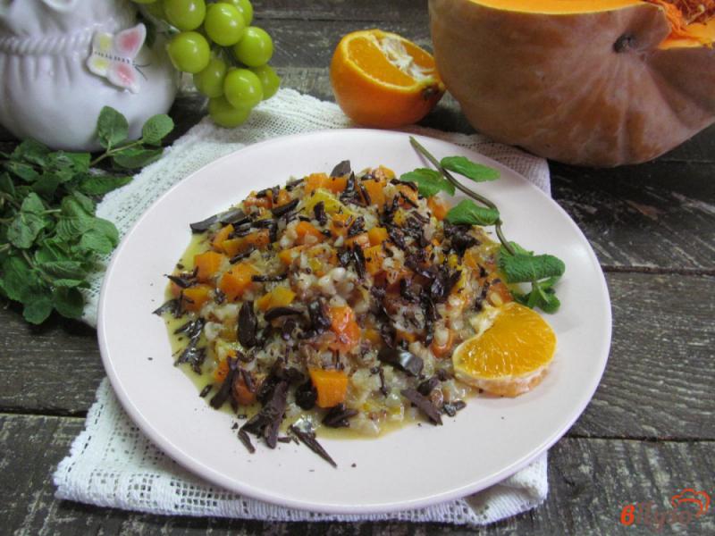 Фото приготовление рецепта: Каша из тыквы с гречкой и мандарином шаг №8