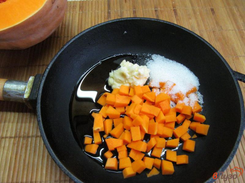 Фото приготовление рецепта: Каша из тыквы с гречкой и мандарином шаг №3