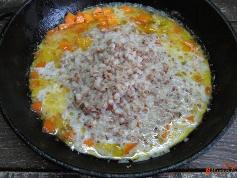 Фото приготовление рецепта: Каша из тыквы с гречкой и мандарином шаг №6