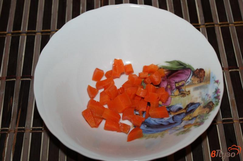 Фото приготовление рецепта: Салат с беконом, ветчиной и отварной морковью шаг №1