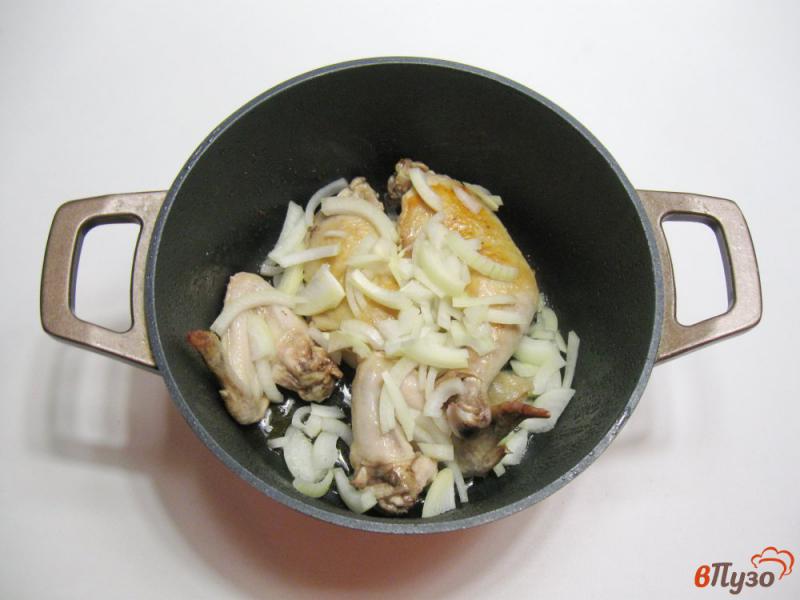 Фото приготовление рецепта: Курица в соусе с черносливом шаг №3