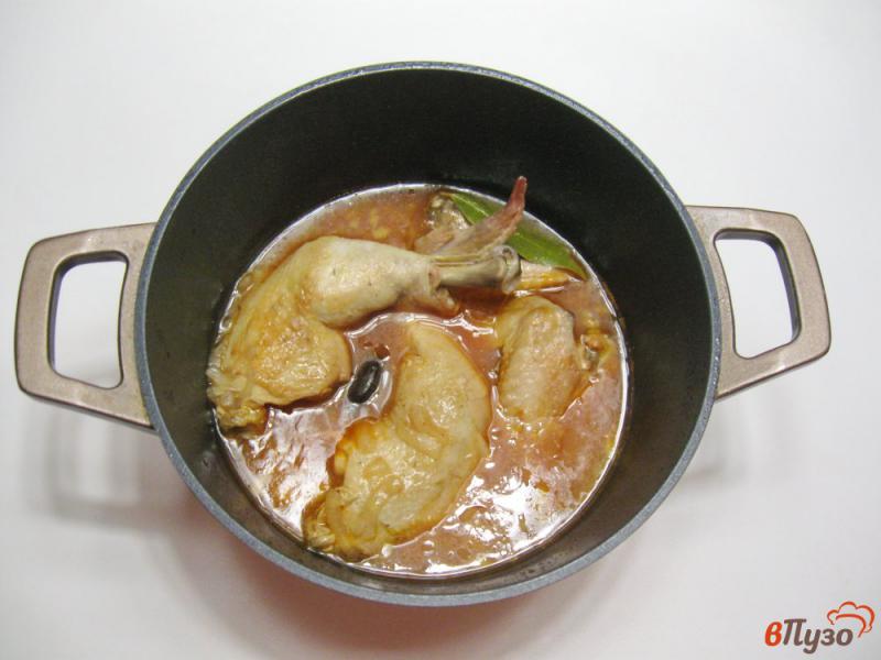 Фото приготовление рецепта: Курица в соусе с черносливом шаг №5