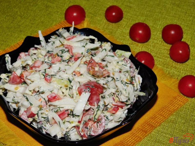 Фото приготовление рецепта: Салат из пекинской капусты с помидорами шаг №4