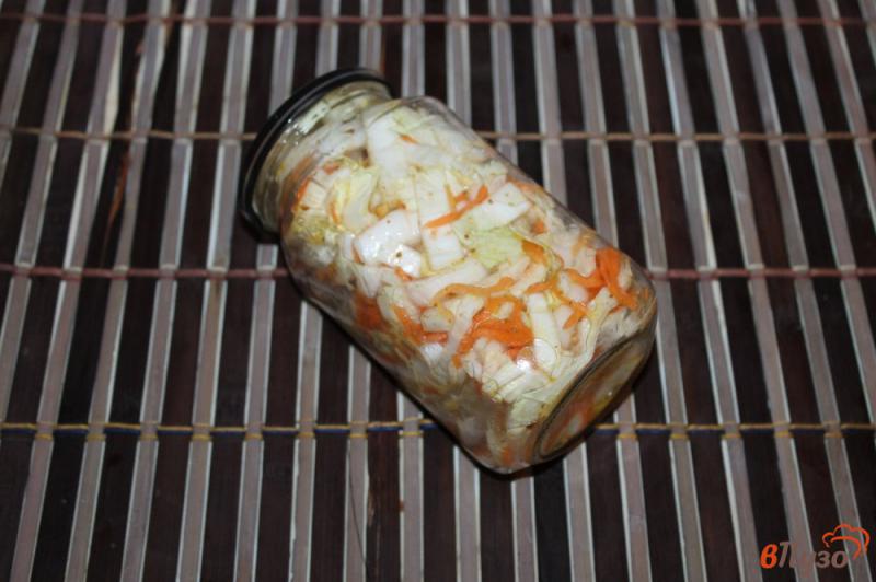 Фото приготовление рецепта: Маринованная пекинская капуста с морковью шаг №6