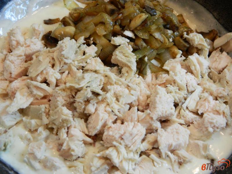 Фото приготовление рецепта: Жульен с грибами и курицей шаг №7