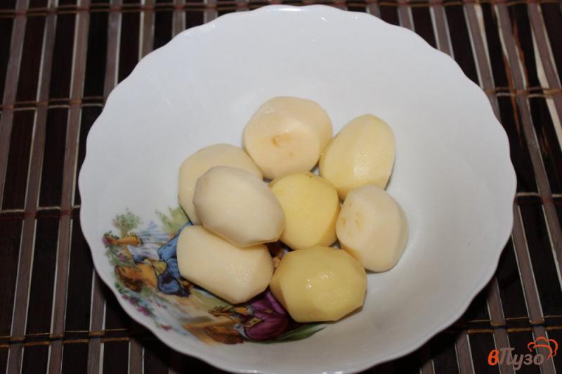 Фото приготовление рецепта: Картофель с фасолью, грибами и кукурузой в соевом соусе шаг №1