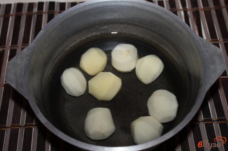 Фото приготовление рецепта: Картофель с фасолью, грибами и кукурузой в соевом соусе шаг №2