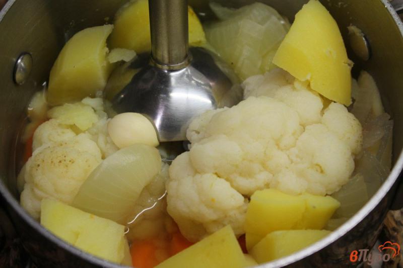Фото приготовление рецепта: Овощной суп пюре с прошутто и шпинатом шаг №4