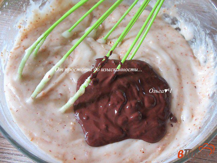 Фото приготовление рецепта: Шоколадный пирог с миндалем и вишней шаг №3