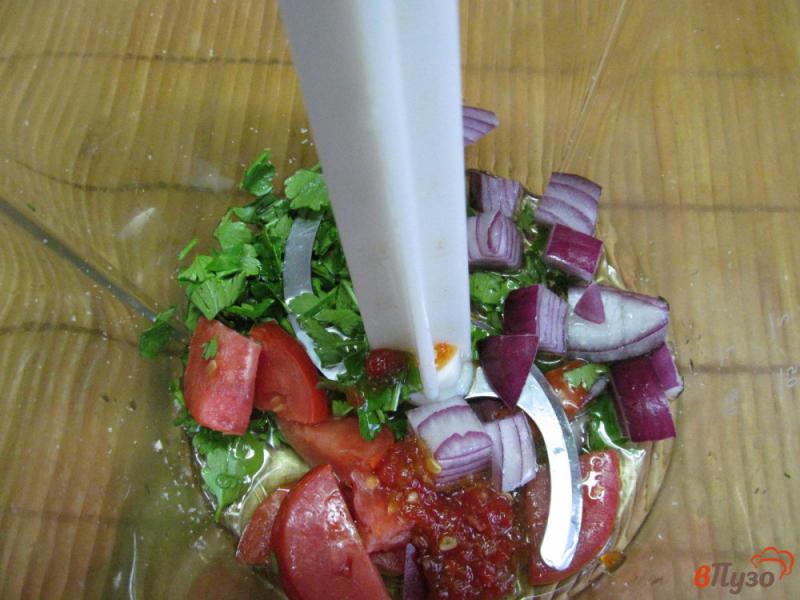 Фото приготовление рецепта: Итальянский салат панцанелла с томатной заправкой шаг №2