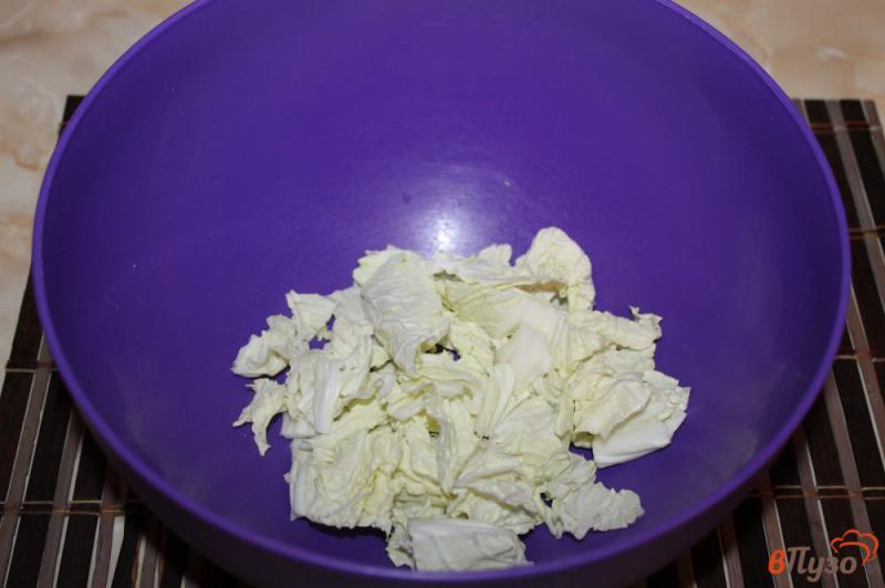 Фото приготовление рецепта: Салат «Цезарь» с копченой курицей и перепелиными яйцами шаг №2