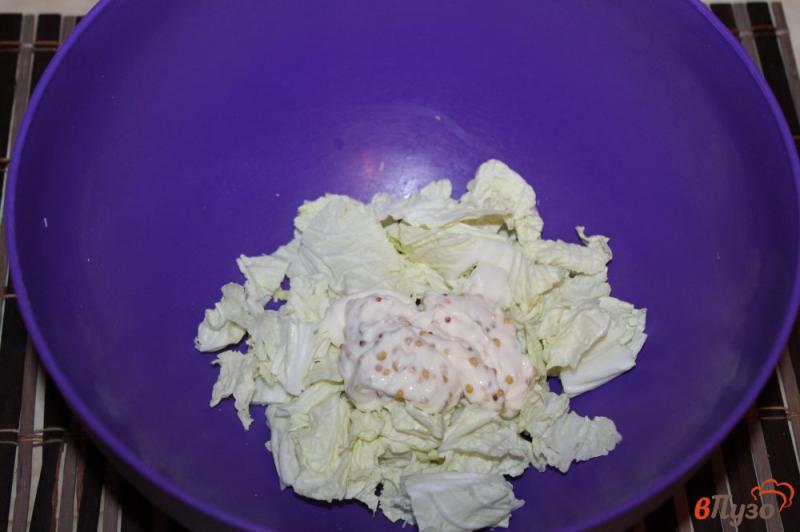 Фото приготовление рецепта: Салат «Цезарь» с копченой курицей и перепелиными яйцами шаг №4