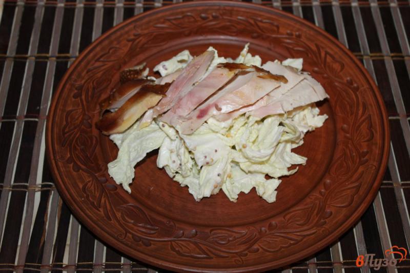 Фото приготовление рецепта: Салат «Цезарь» с копченой курицей и перепелиными яйцами шаг №5