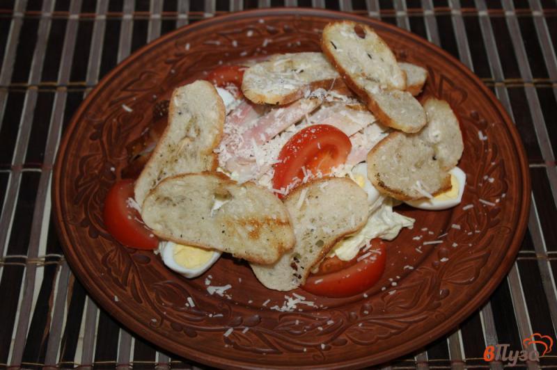 Фото приготовление рецепта: Салат «Цезарь» с копченой курицей и перепелиными яйцами шаг №7