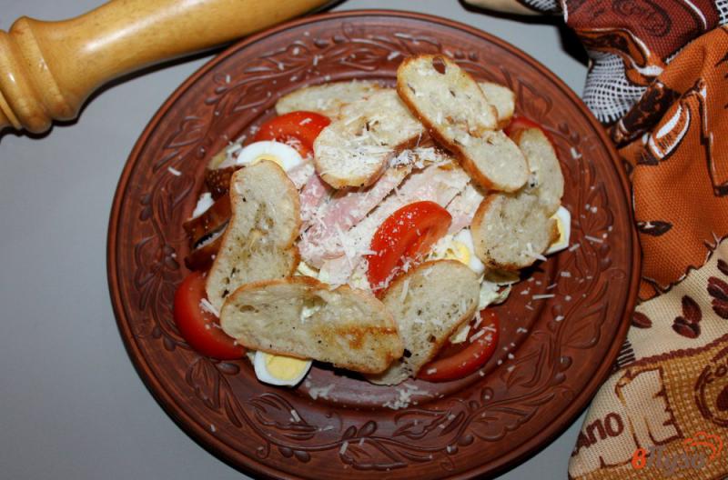 Фото приготовление рецепта: Салат «Цезарь» с копченой курицей и перепелиными яйцами шаг №8