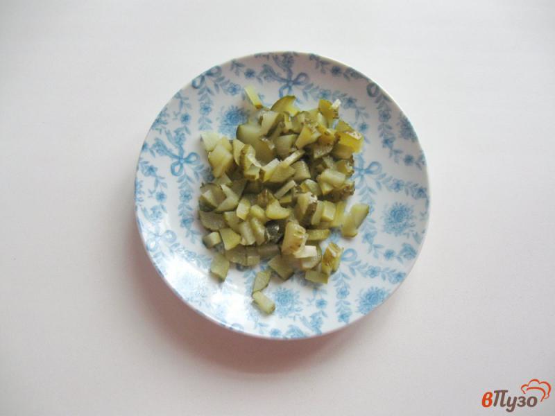 Фото приготовление рецепта: Салат с пекинской капустой и зеленым горошком шаг №3