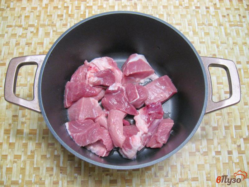 Фото приготовление рецепта: Жаркое из свинины с черносливом шаг №1