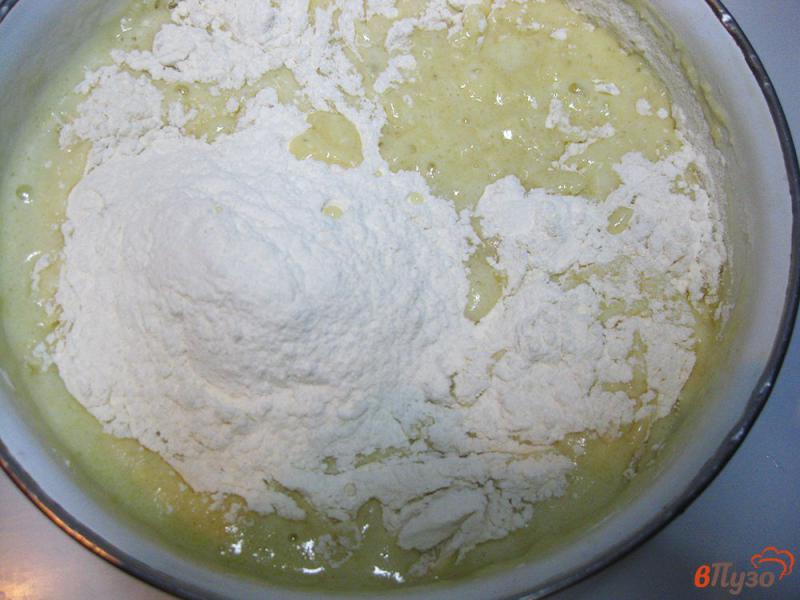 Фото приготовление рецепта: Торт на йогурте шаг №9