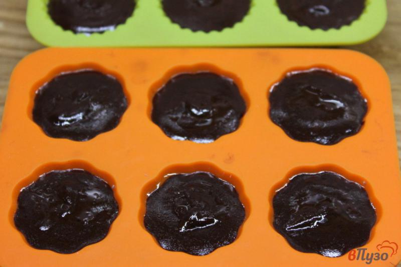 Фото приготовление рецепта: Шоколадные конфеты с клюквой шаг №4