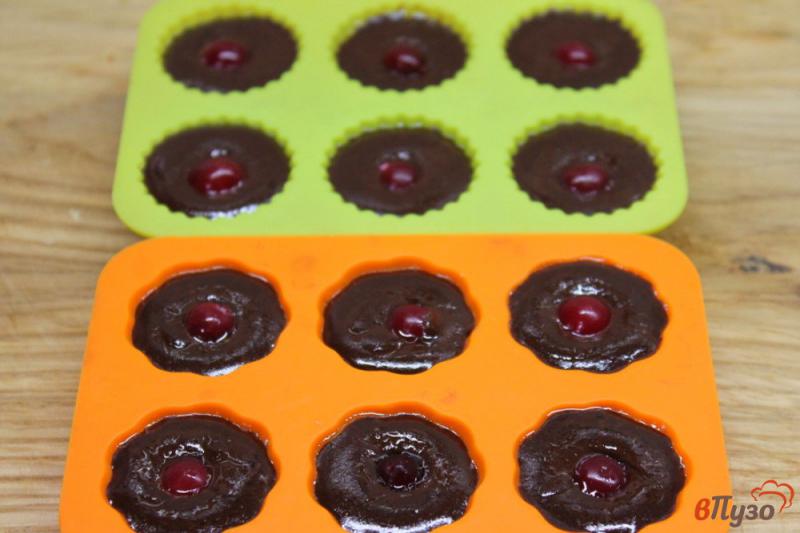 Фото приготовление рецепта: Шоколадные конфеты с клюквой шаг №5