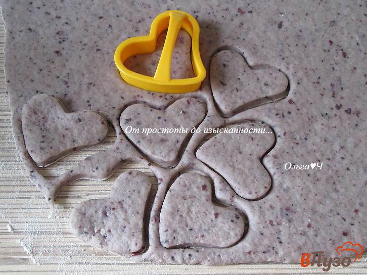 Фото приготовление рецепта: Смородиновое печенье на рассоле шаг №4
