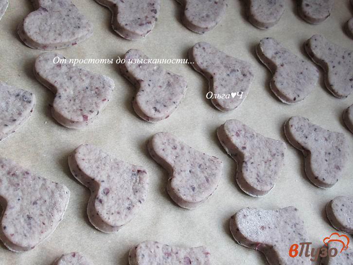 Фото приготовление рецепта: Смородиновое печенье на рассоле шаг №5