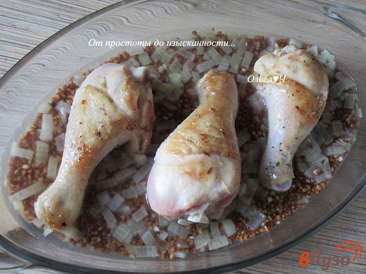 Фото приготовление рецепта: Куриные голени, запеченные с гречкой шаг №2