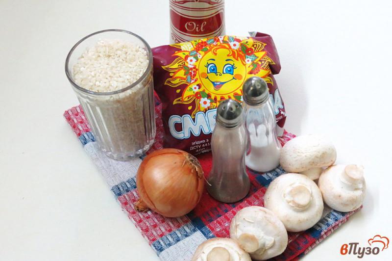 Фото приготовление рецепта: Пирожки с начинкой из грибов и риса шаг №6