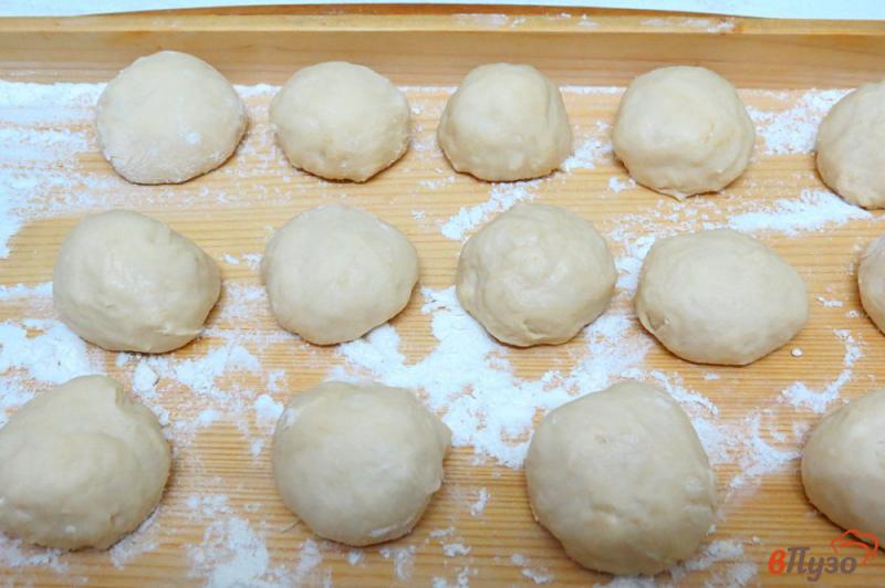 Фото приготовление рецепта: Пирожки с начинкой из грибов и риса шаг №11