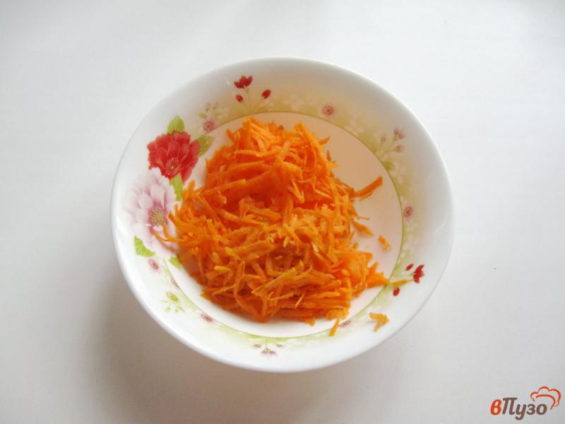 Фото приготовление рецепта: Салат с морковью и сыром шаг №1