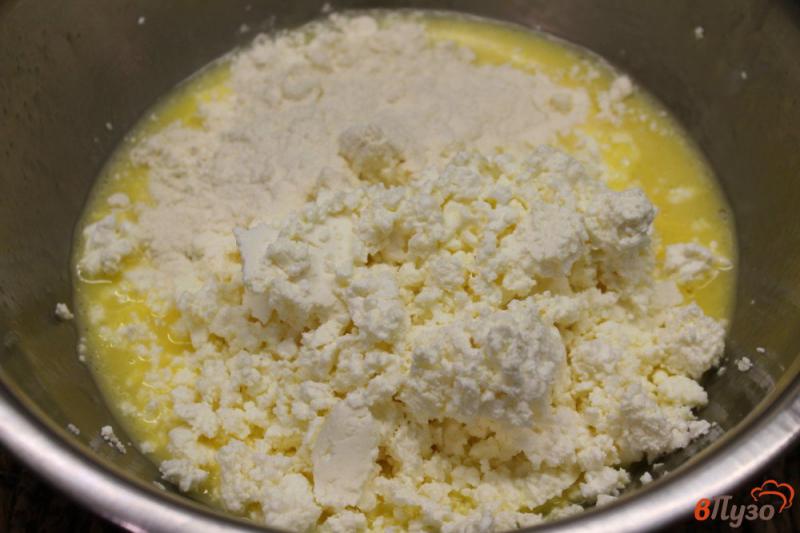 Фото приготовление рецепта: Творожная запеканка с кукурузой и болгарским перцем шаг №3