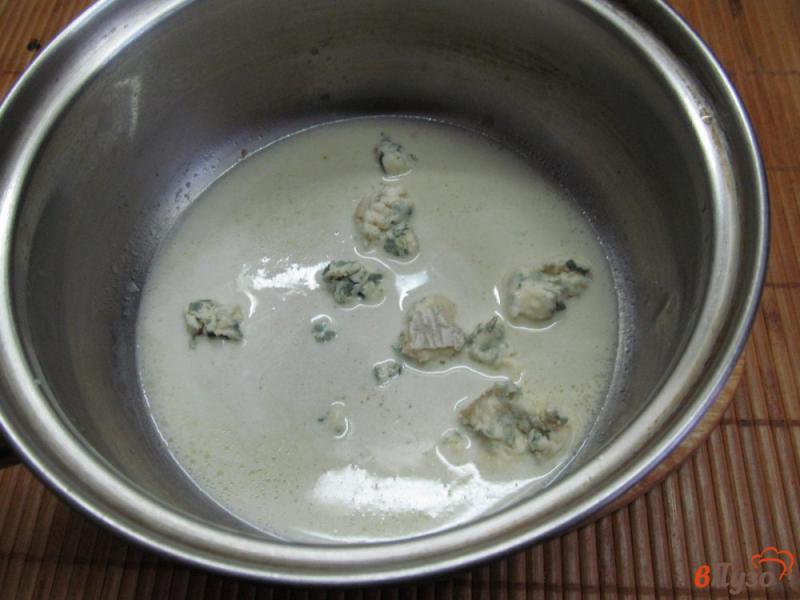 Фото приготовление рецепта: Феттучини с ветчиной и грибами шаг №5