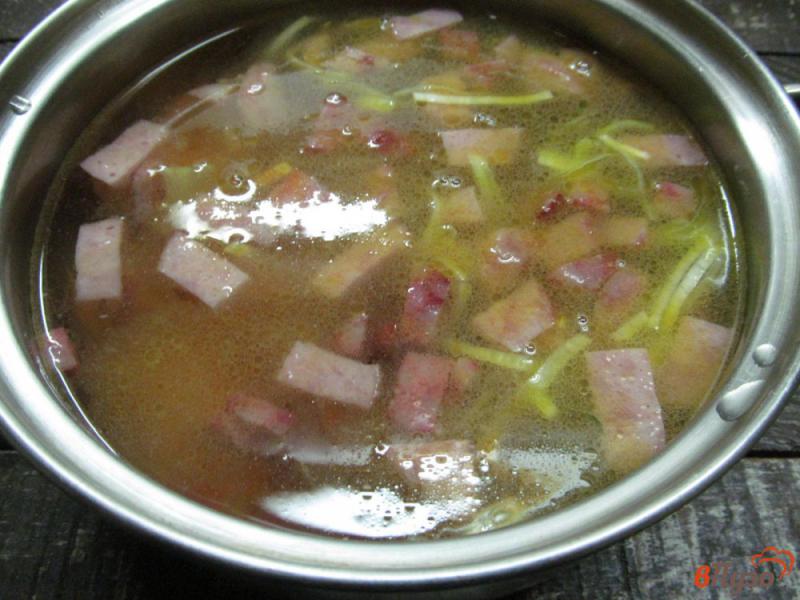 Фото приготовление рецепта: Суп фасолевый по чешски с копчеными колбасками шаг №4