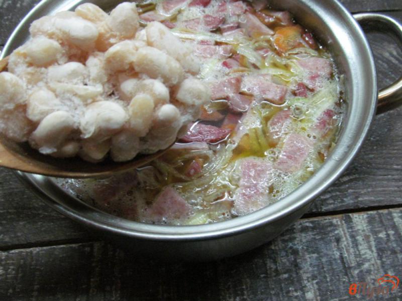 Фото приготовление рецепта: Суп фасолевый по чешски с копчеными колбасками шаг №5