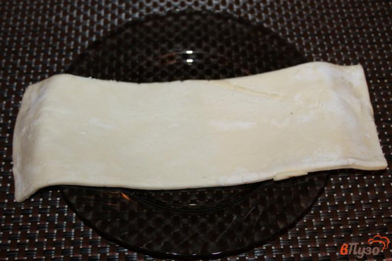 Фото приготовление рецепта: Волованы из слоеного теста с семгой, крем - сыром и икрой шаг №1