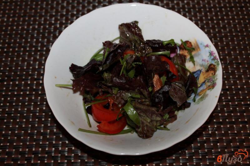 Фото приготовление рецепта: Теплый салат с телятиной, грибами и помидорами шаг №3