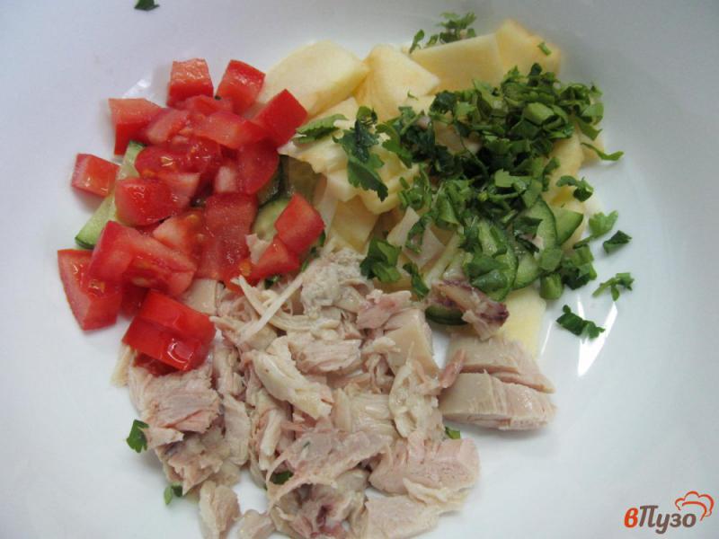 Фото приготовление рецепта: Салат с курицей и яблоками шаг №3