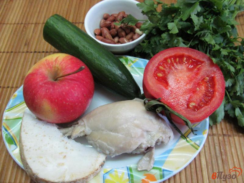 Фото приготовление рецепта: Салат с курицей и яблоками шаг №1