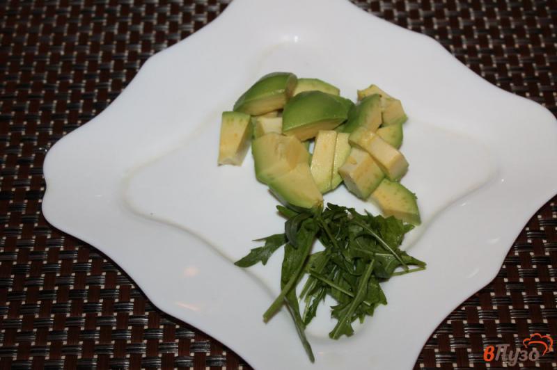 Фото приготовление рецепта: Паста из авокадо с рукколой и крем - сыром шаг №2