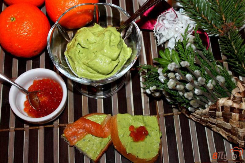 Фото приготовление рецепта: Паста из авокадо с рукколой и крем - сыром шаг №5