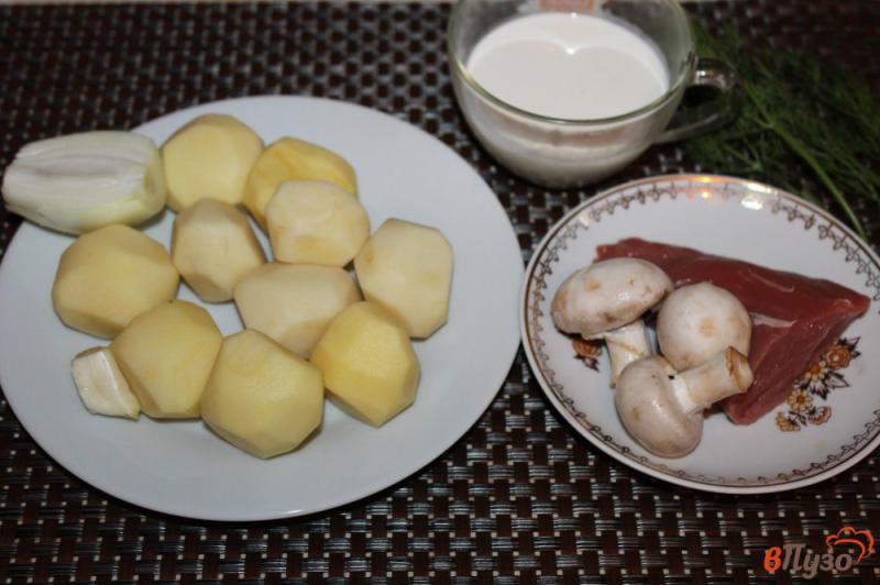 Фото приготовление рецепта: Картофель с телятиной в сливочном соусе шаг №1