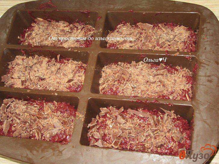 Фото приготовление рецепта: Сметанные свекольно-шоколадные кексы шаг №5