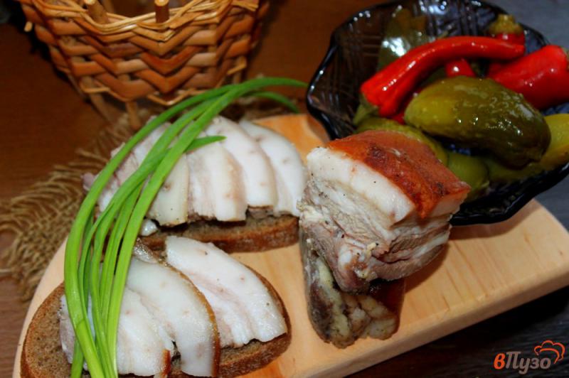 Фото приготовление рецепта: Свиная подчеревина запеченная с чесноком и майонезом в духовке шаг №6