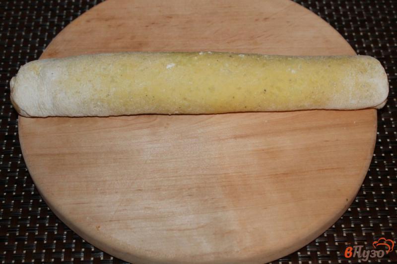 Фото приготовление рецепта: Рулет из картофельного теста с фаршем и кабачком шаг №9
