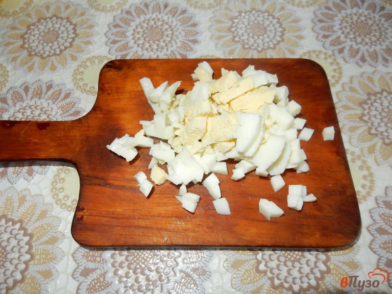 Фото приготовление рецепта: Салат с крабовыми палочками шаг №5